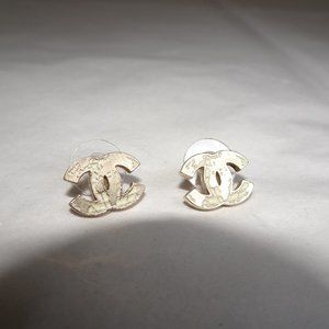 Chanel Gold A64774 CC earrings